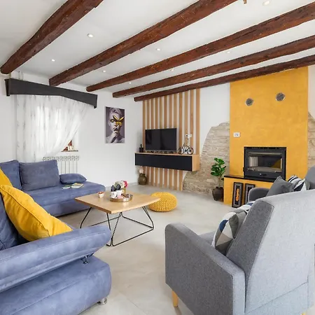 Cozy In Skicini With Sauna *